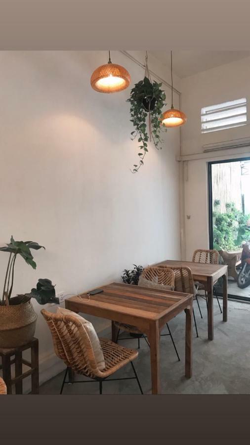 Sacred Lotus - Vegan Cafe X Hostel Phnom Penh Exteriör bild