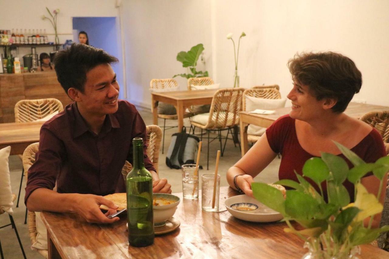 Sacred Lotus - Vegan Cafe X Hostel Phnom Penh Exteriör bild
